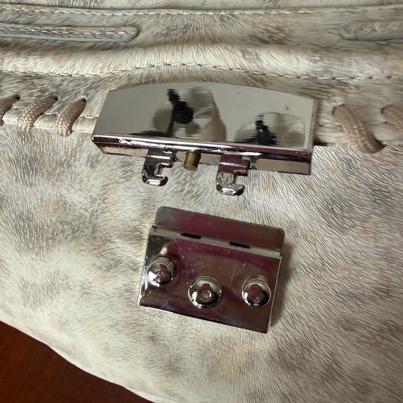 Be & D Leather Satchel Purse with Feather Like Pattern - Picture 11 of 15